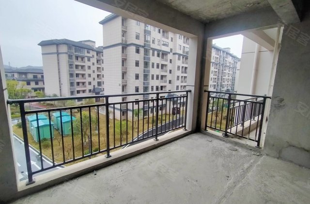 昌南湖壹号4室2厅130.03㎡81万二手房图片