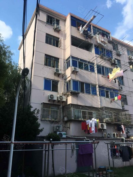 金桥新村四街坊台儿庄小区 