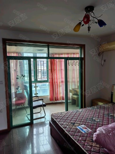 星加坡花园4室2厅2卫