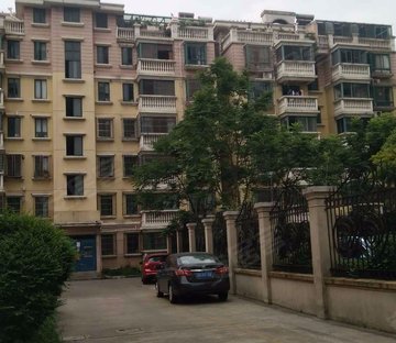 新城丽园 三房两卫 出门便是菜场 生活非常方便
