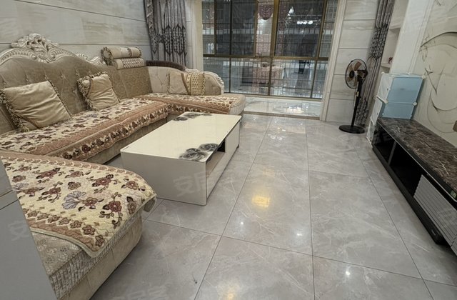 锦绣国际3室2厅129.39㎡72.8万二手房图片