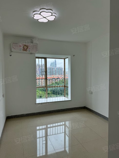 君御花园3室2厅2卫