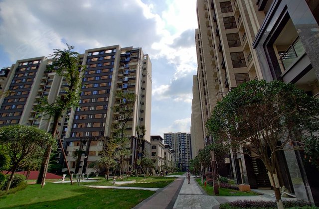 香楠国际4室2厅140.4㎡228万二手房图片