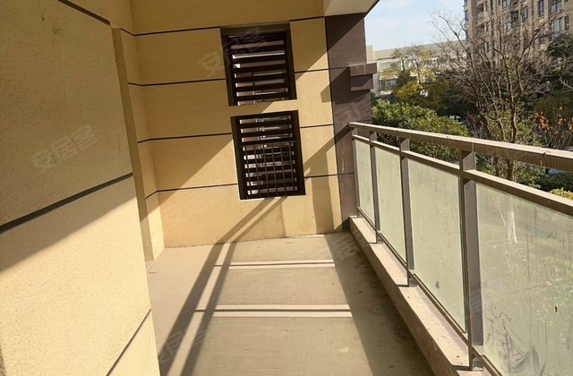 沪润金域蓝湾3室2厅125㎡59.8万二手房图片