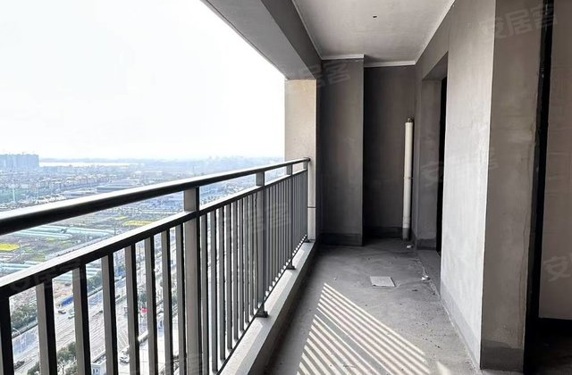 龙山中央商务区四期4室2厅130㎡45万二手房图片