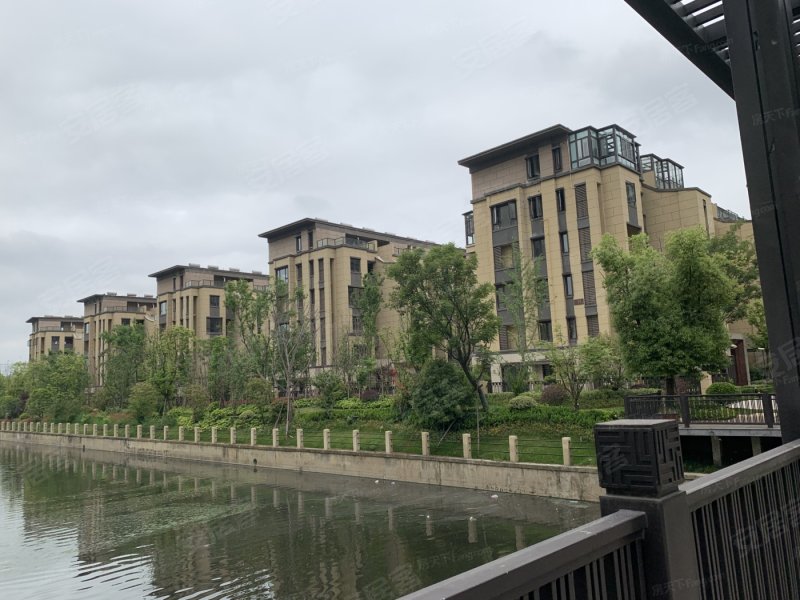 金辉优步水岸3室2厅2卫