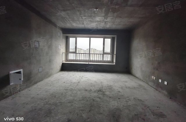 海成御苑163平四室两卫好楼层，带车储123万可议价