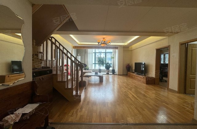 白云花园5室3厅268㎡210万二手房图片