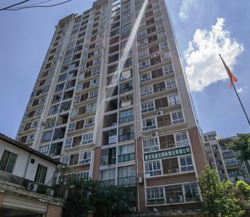 兴隆大厦 南北通透 电梯房 双卫 精装修 中间好楼层