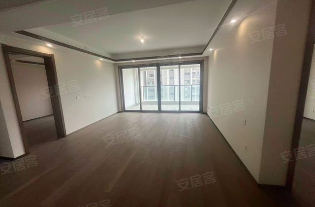 美的云筑4室2厅140㎡215万二手房图片