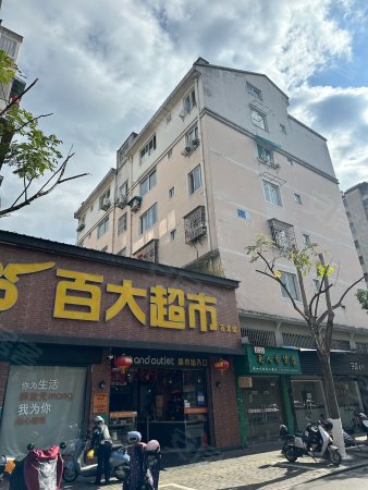 石龙市场小区3室2厅2卫132㎡南100万