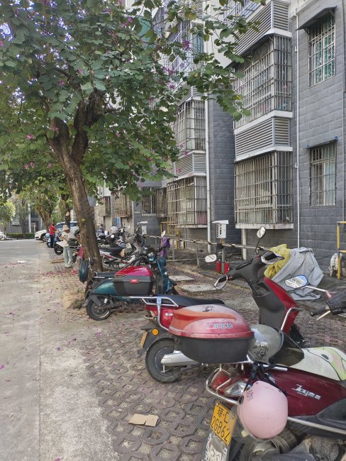 凤凰小区3室2厅2卫122.97㎡南106万