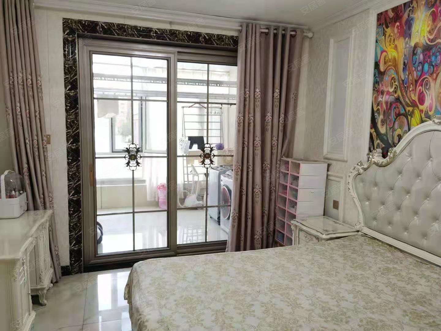 凯龙名都3室2厅1卫165㎡南70万