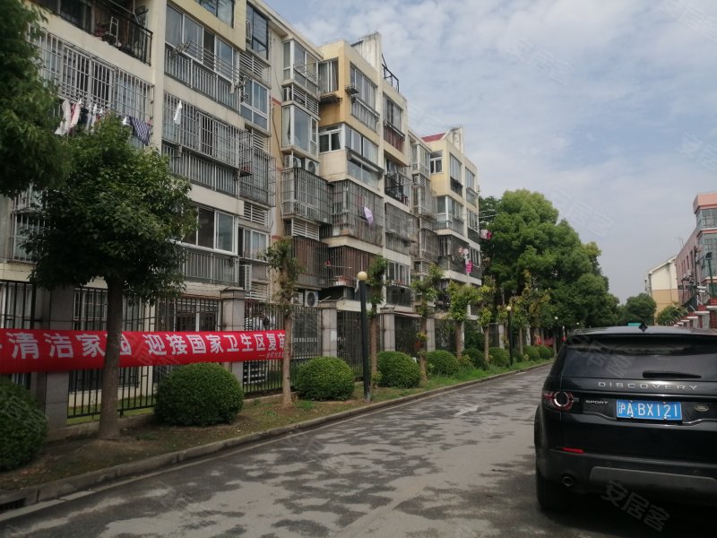 金鹤新城中虹华苑 