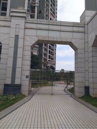 四号线地铁旁,龙庭水岸,新出笋盘朝南两房精装,业主急卖!