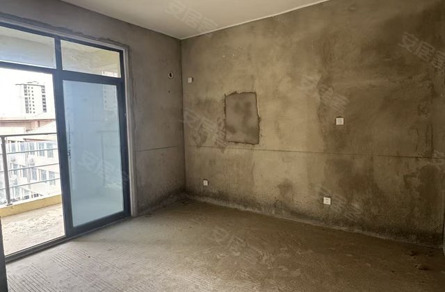 京冠领港壹号3室2厅101㎡39万二手房图片