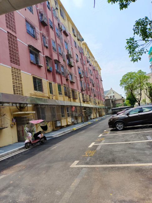 南湖小区西区,近火车汽车站生活便利,铜锣湾万达商圈,价格可谈