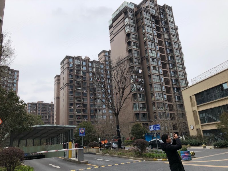 繁荣华庭,繁荣路266弄