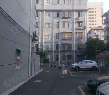 平型关路300弄小区 满五   近医院 购物方便 南北通透