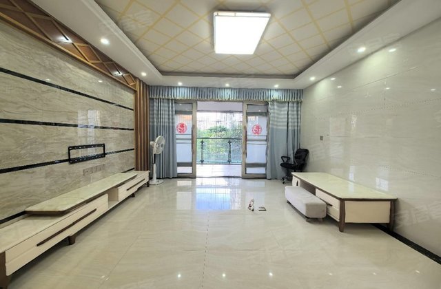 送车位 四小十一中 五星公馆精装修四房全明户型