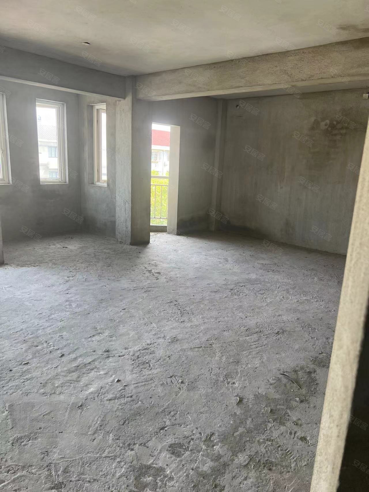 西苑小区6室2厅3卫328.04㎡东西188万