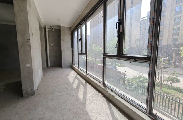 豪帅桃源里4室2厅143㎡79.8万二手房图片