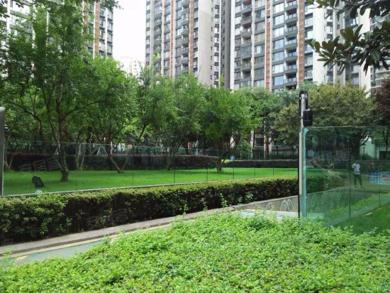 龙湖晶蓝半岛a区