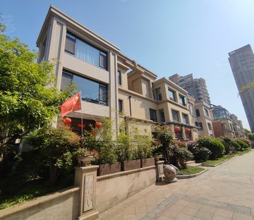 商业配套成熟,御城(别墅)二手房,1680万,6室3厅,5卫,297平米-常州安居