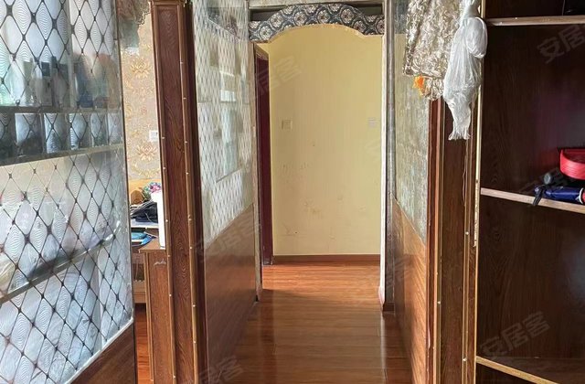 雅砻金盾苑3室2厅138㎡120万二手房图片