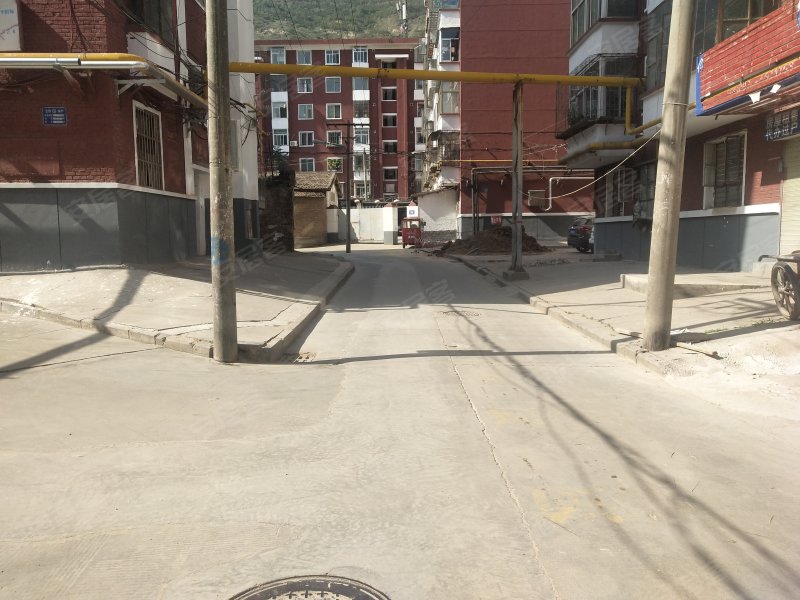 铁二中小区,红山根山村43号