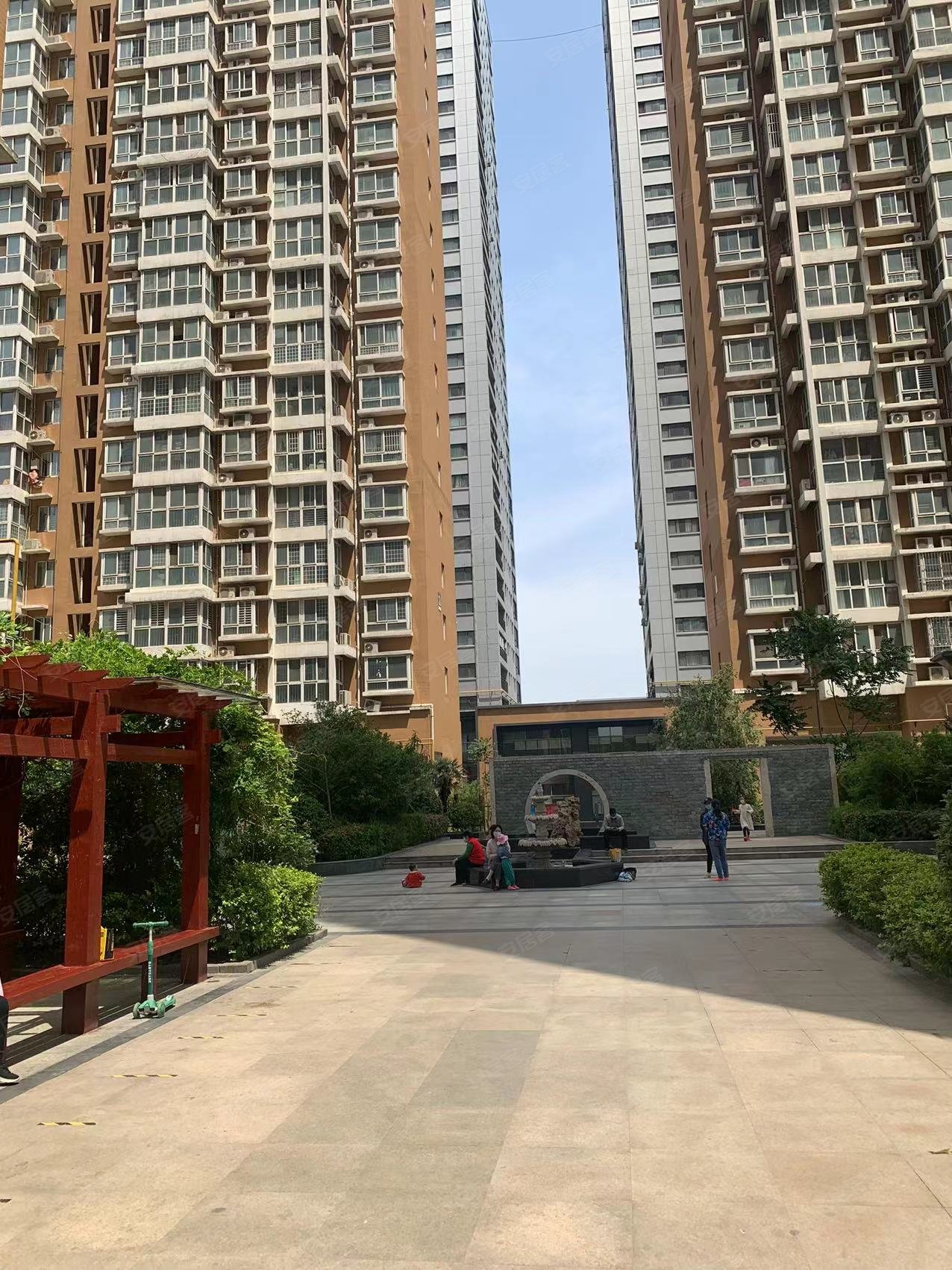 中苑名都5室1厅南北出门公交地铁紧靠三甲医院与郑州大学