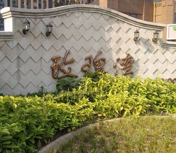 玫瑰湾 106平(背着房东降价卖) 精装修三室带固定车位