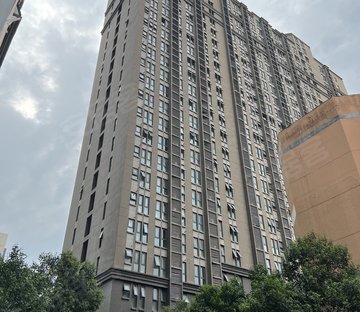 伊顿公馆东区 交通便利 近医院 精装修 产权清晰 近地铁