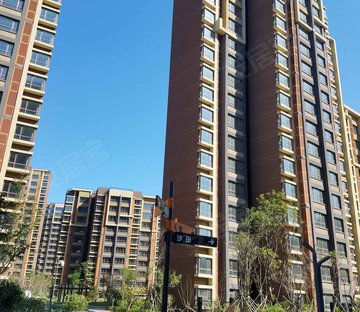 香港城二期 欧亚商超 精装电梯房 交通便利 采光好 3室2厅