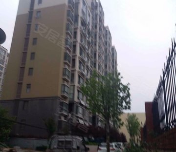 尚城  一楼带院子  带车位  全明 套二