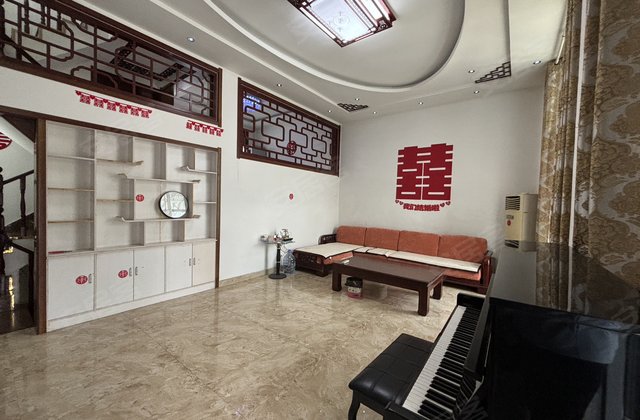 荷塘月色别墅，带南向大院子，132万价格可议