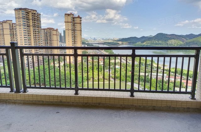 金碧湾花园3室2厅137.3㎡150万二手房图片