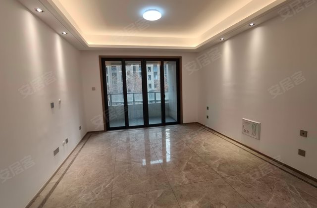 珑府 双卫生间 近医院 满五   低密度社区 次新房 有电梯