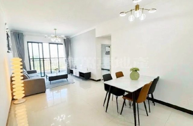 深圳坪山交界处 地铁口旁 满五新装小高层可谈价 可公积金贷