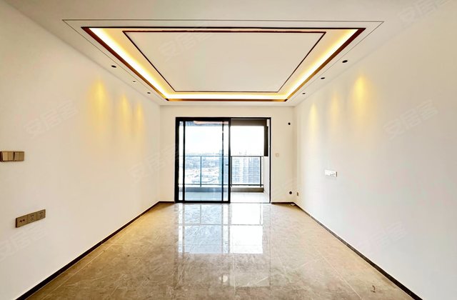 信利康精装五房 实用率高 南北通透  动静分离 周边配套成熟