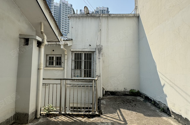 金汇嘉园4室2厅108㎡32.5万二手房图片