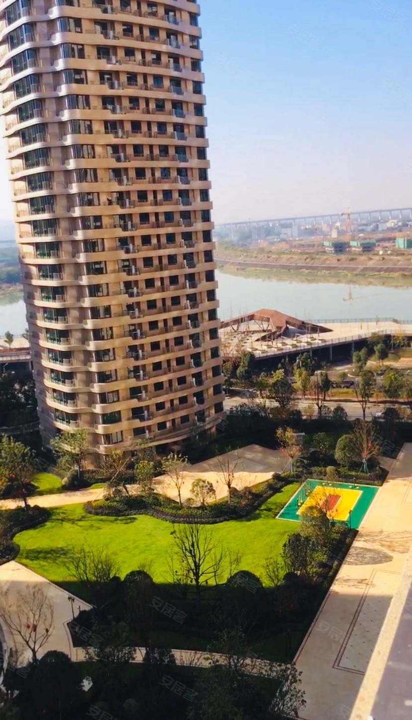 白鹭金湾3室1厅1卫130万93平方米