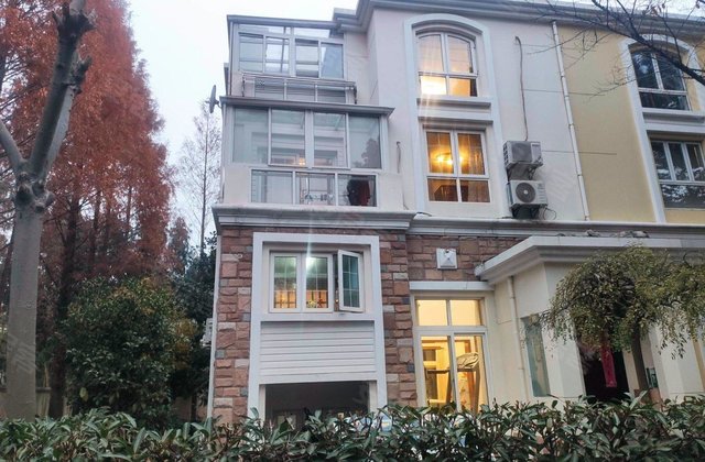 君临天下花园(别墅)3室2厅202㎡1350万二手房图片