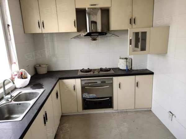 东厨西卫 上下两层 超大露台