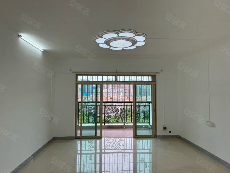 君御花园3室2厅2卫