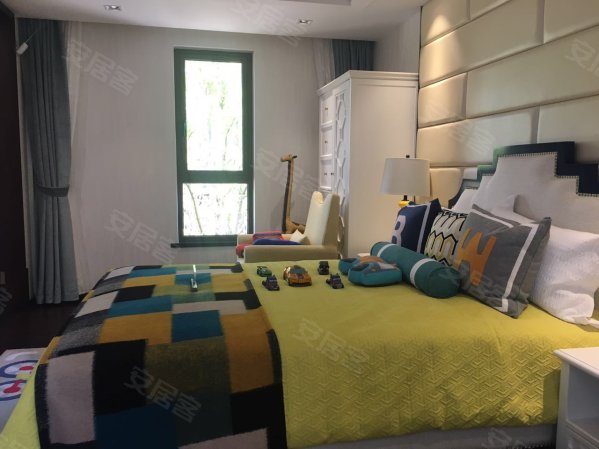 东锦苑全屋精装东边套带150平花园双车库仅需202万