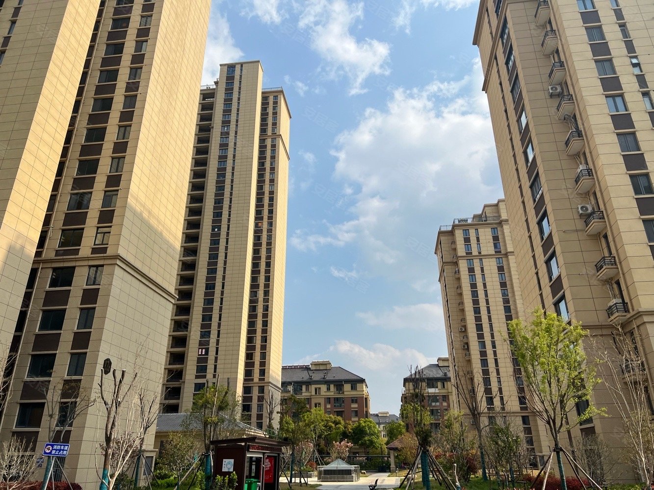 长宏水岸名城楼层房东摔卖无车位捆绑