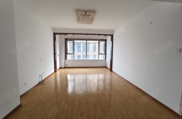 紫峰大厦3室2厅136.43㎡105万二手房图片