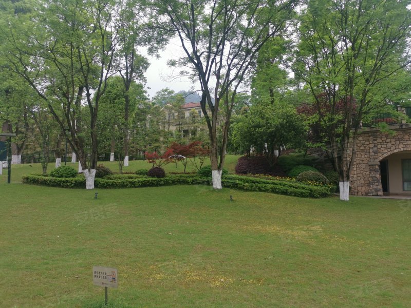 庆隆南山高尔夫国际社区柏翠庄