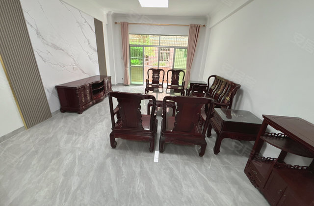 新中花园4室2厅140㎡53.8万二手房图片